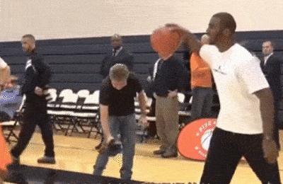 打篮球教学新手女生入门,新手打篮球怎么入门