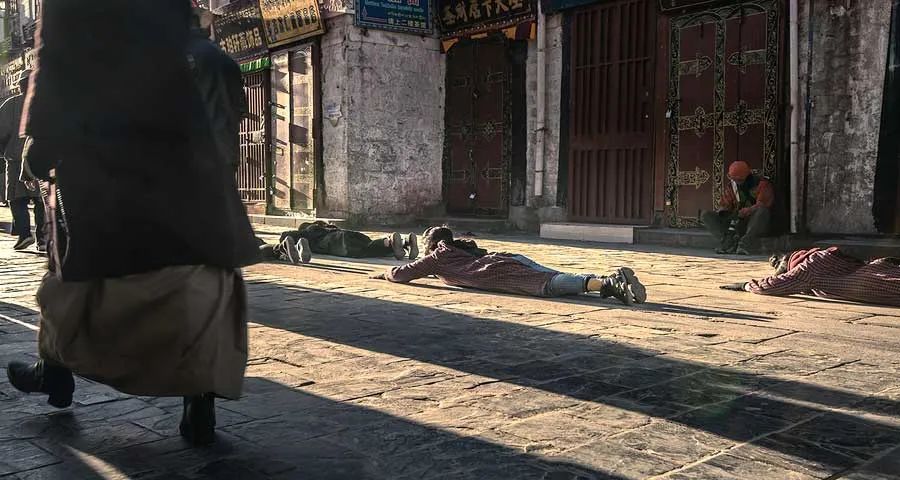 冬日的西藏才是人世间最美的天堂,西藏朝圣路上的美景