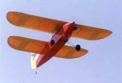 飞机翅膀那么薄为什么能托起机身,飞机翅膀的翼稍小翼有几种