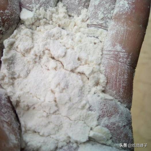 买面粉时，居然分高筋、中筋和低筋面粉，千万别买错，买错口感差