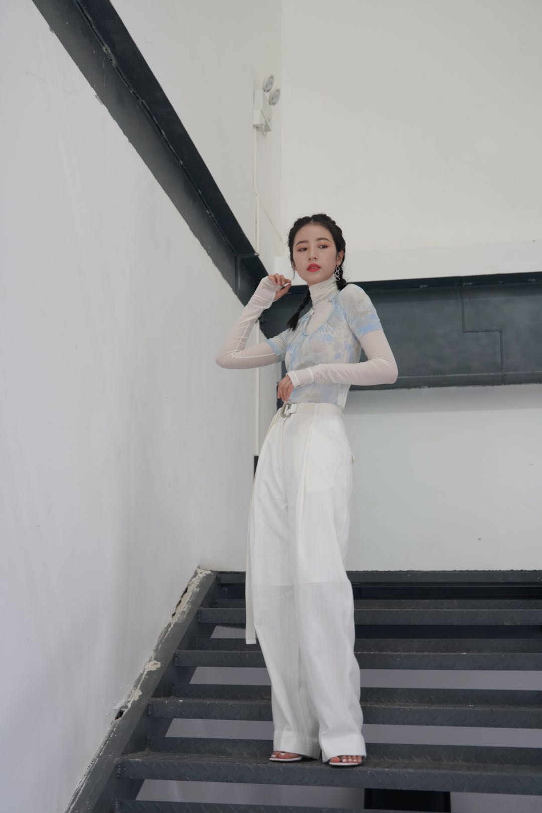 最近流行两个小辫子发型,周雨彤辫子发型叫什么发型