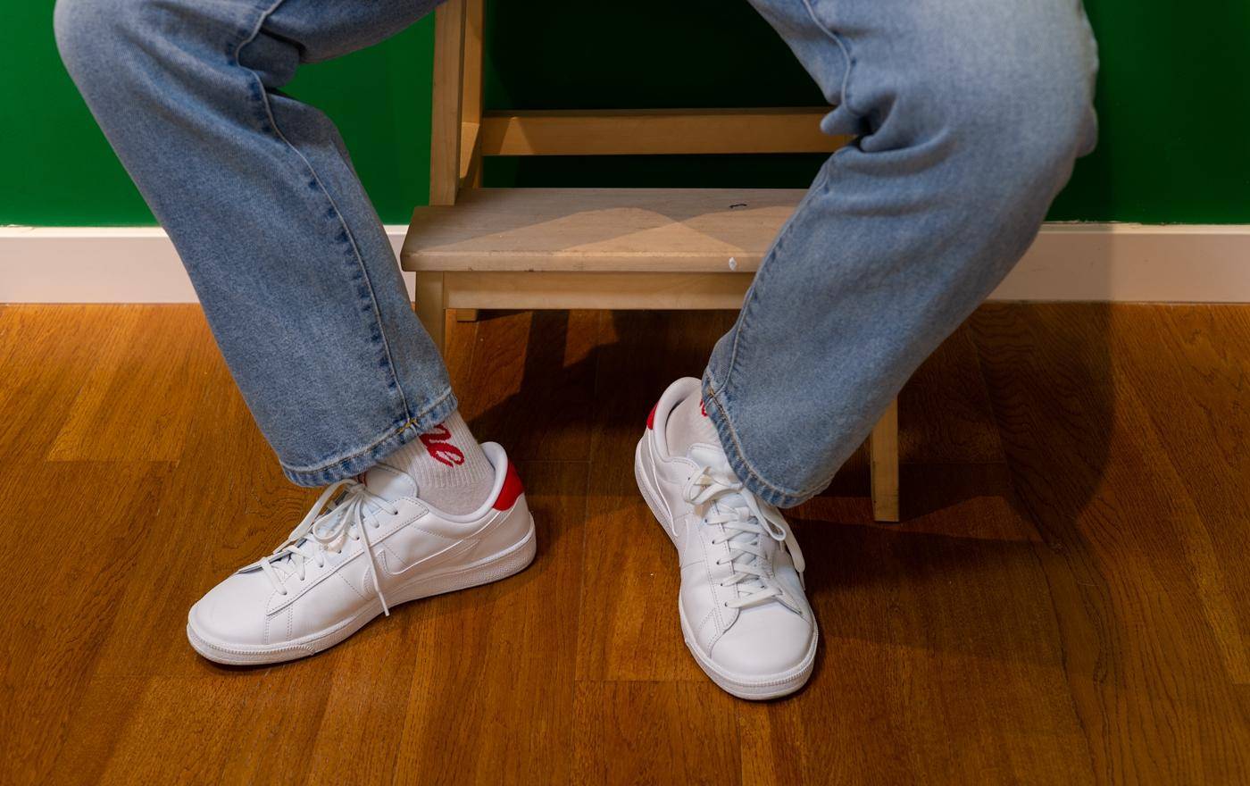 阿迪vs耐克足球鞋,阿迪和耐克小白鞋哪个好