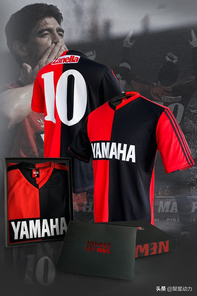 梅西致敬马拉多纳款签名球衣,梅西致敬纽维尔老男孩