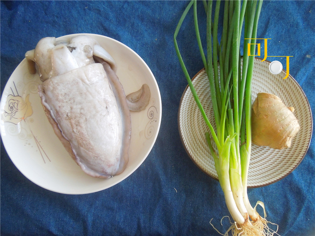 甜酱汁墨鱼怎么烧,葱姜炒墨鱼片