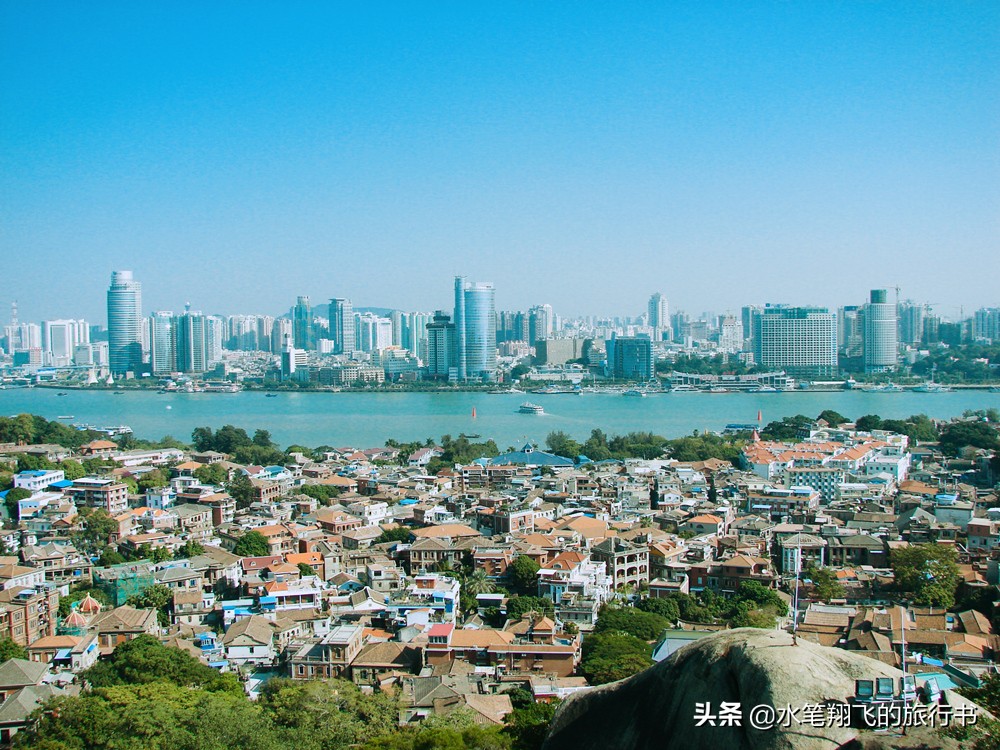 厦门有这样一个地方｜小和尚的邻居是大学生，古朴与摩登并存