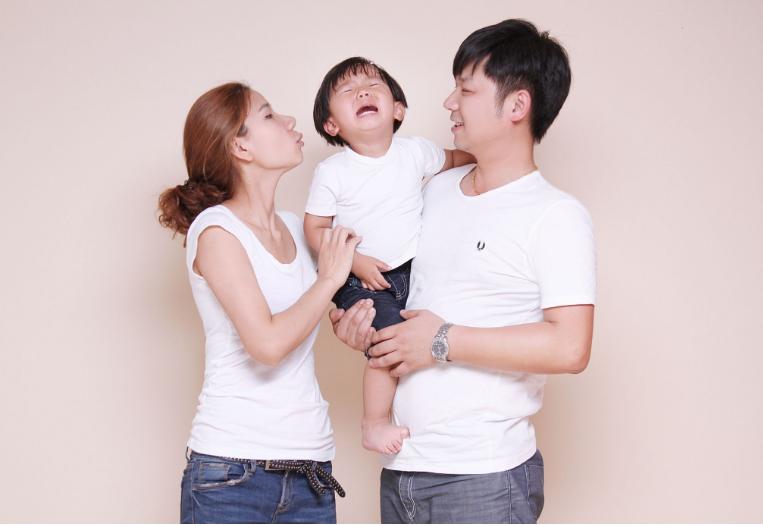 儿童把小石子塞进耳朵里怎么办,儿童把纸塞进鼻子里看不见怎么办