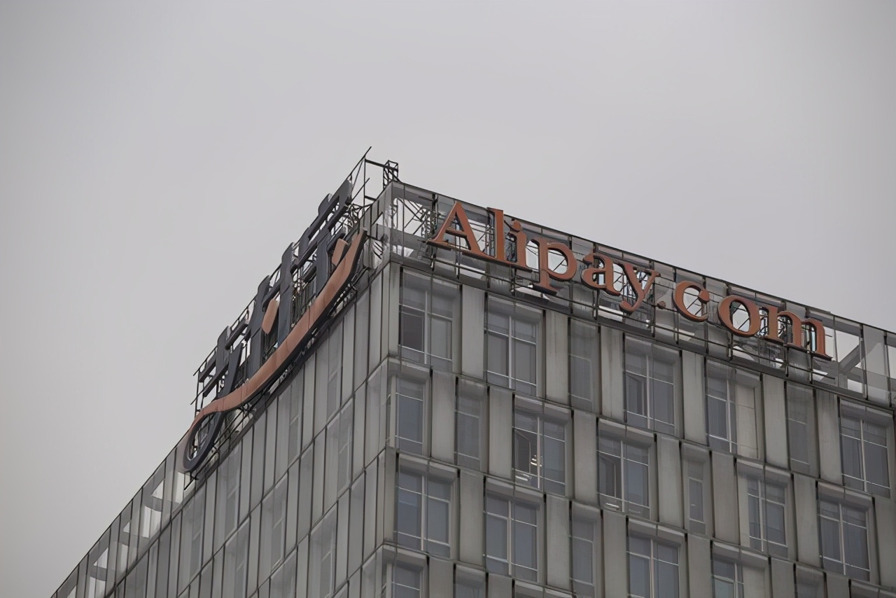 为什么很多人愿意把钱存余额宝里,为什么余额宝那么多人都要存银行