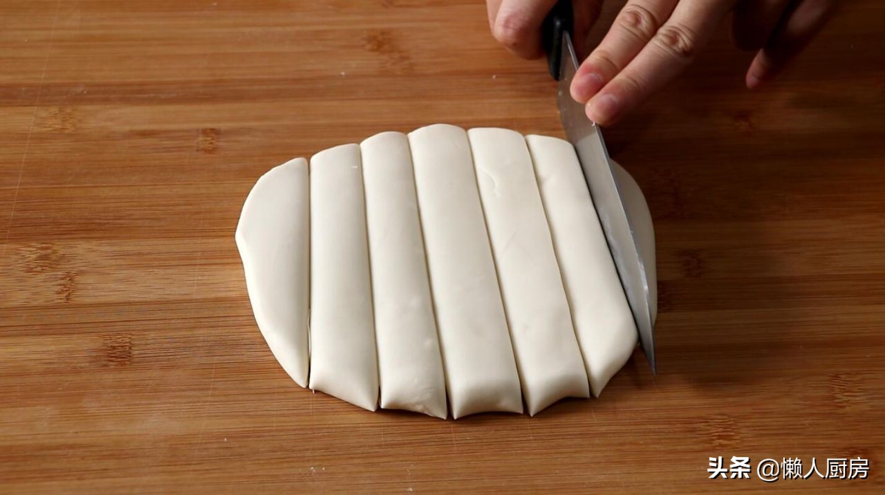 1斤面粉1个鸡蛋教你在家自制拉面,普通面粉拉面的做法全过程