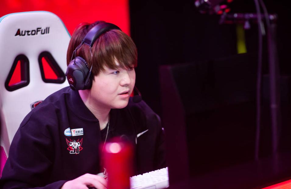 theshy老头杯打zoom第一视角,theshy打zoom心理阴影