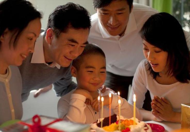 小孩过生日到底该过农历还是阳历,孩子过生日一般过阴历还是阳历