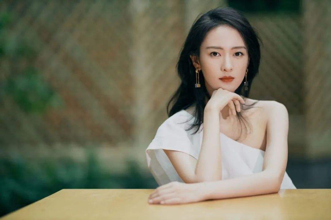 顾佳穿搭裙装合集,顾佳穿搭黑短裙白衬衫