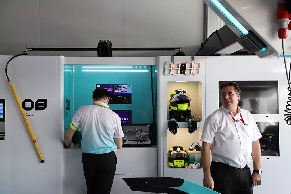 这车空间窄、没空调，只能躺着开，为啥一群男人都想开？