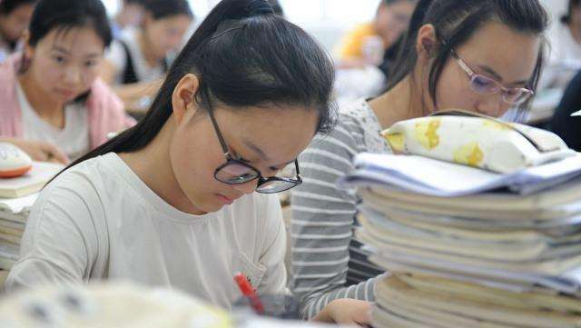 高三女生挤出“母乳”，却坚称自己是处女，罪魁祸首是“胃药”