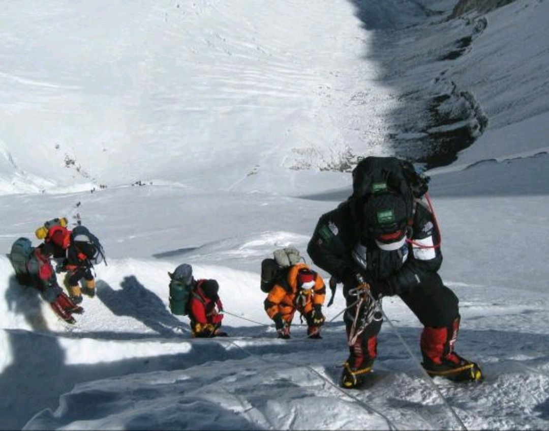 白t恤上的血渍怎么去除,白t恤有黄色污渍怎样去掉