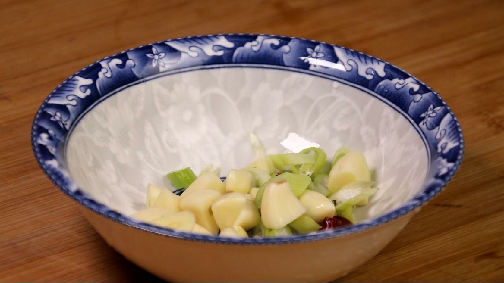 为什么炒粉丝会湿哒哒的,为什么炒粉丝会粘在一起