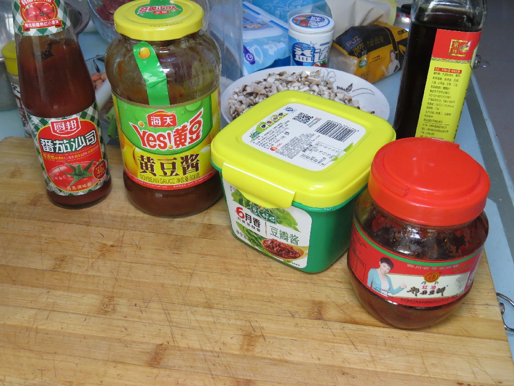 香菇牛肉酱制作绝密配方视频,教你在家制作牛肉香菇酱香辣下饭