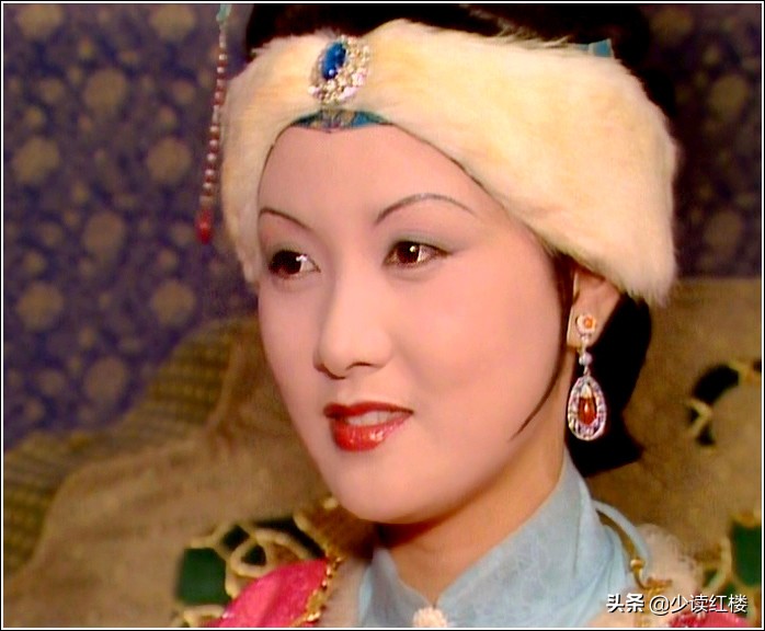 红楼梦中形容四大家族有钱的诗句,红楼梦以贾王史薛四大家族为背景