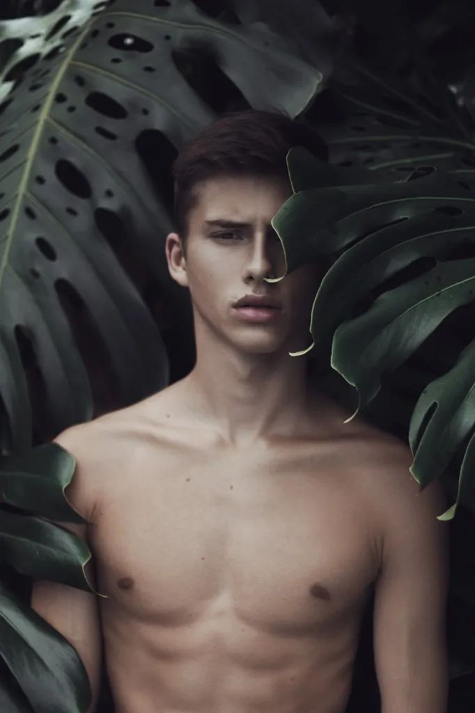 巴西小伙年轻时视频,巴西小男孩帅气