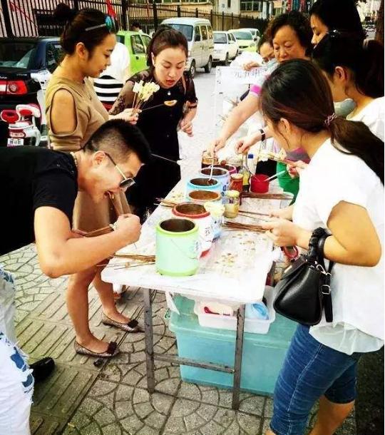 10大暴利小吃适合晚上摆摊的小吃,适合新手成本低的摆摊小吃