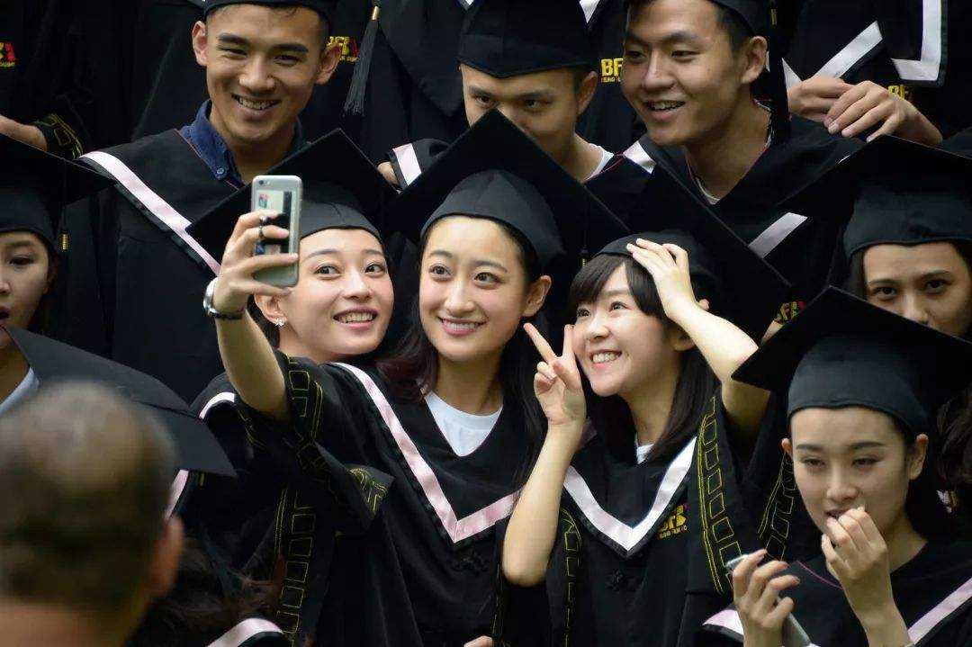 二本毕业的大学生有前途吗,二本大学生有什么前景吗