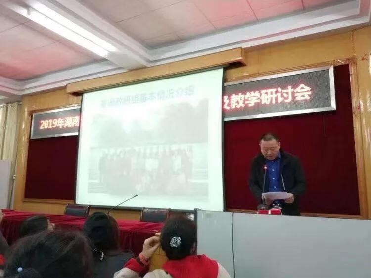 巴陵郡三湘四水英才聚，香樟园高谈阔论红烛燃