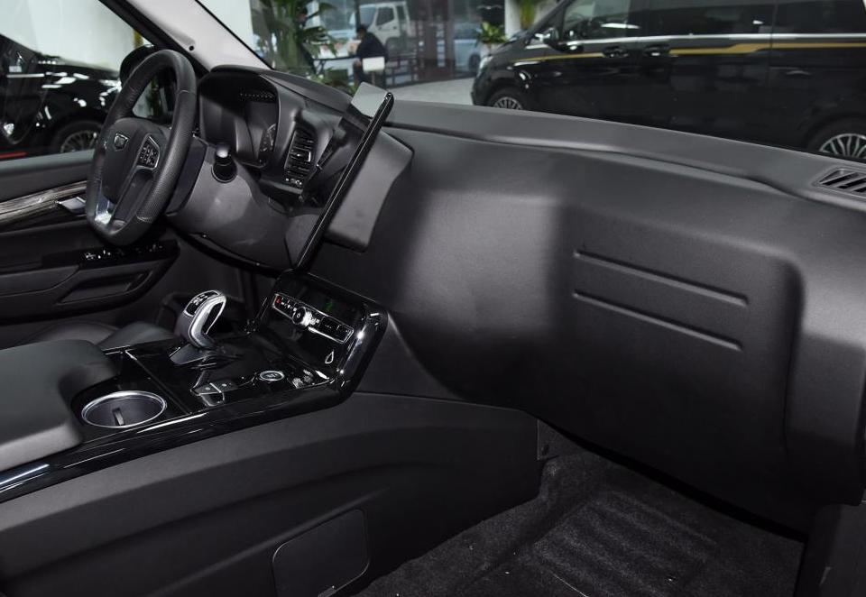 吉利英国出租车售价,伦敦街头出租车