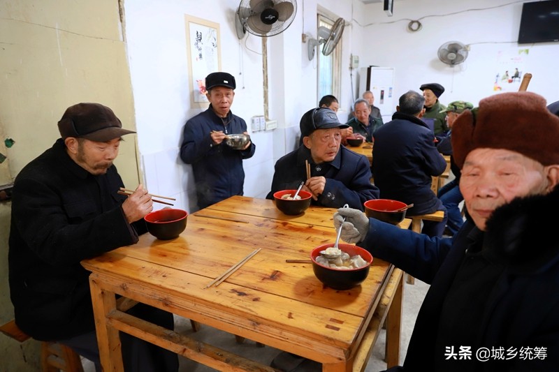 寒冬腊月送关怀新春慰问暖人心,寒冬送温暖浓浓敬老情