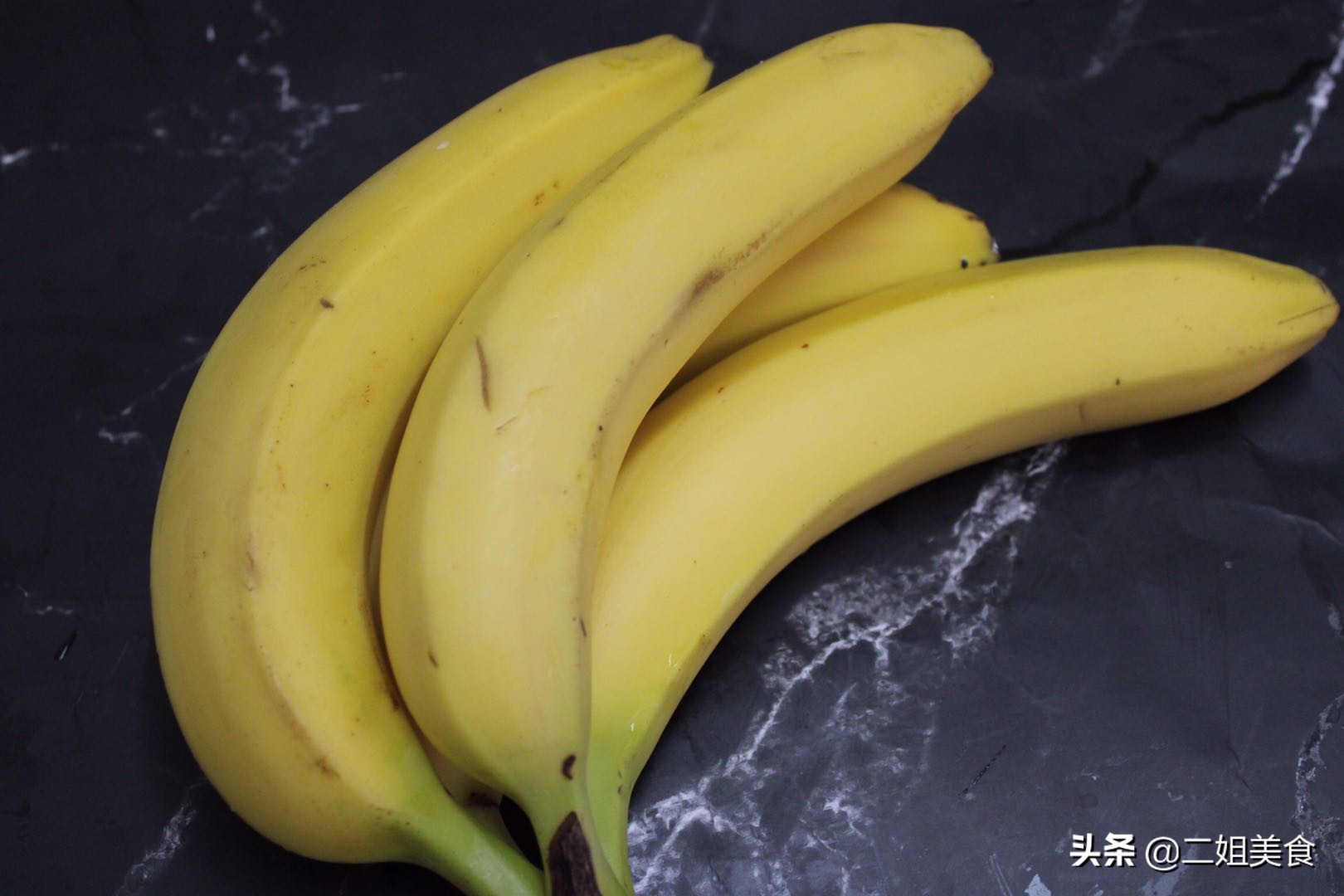 香蕉不发黑小妙招,挑选香蕉的正确方法