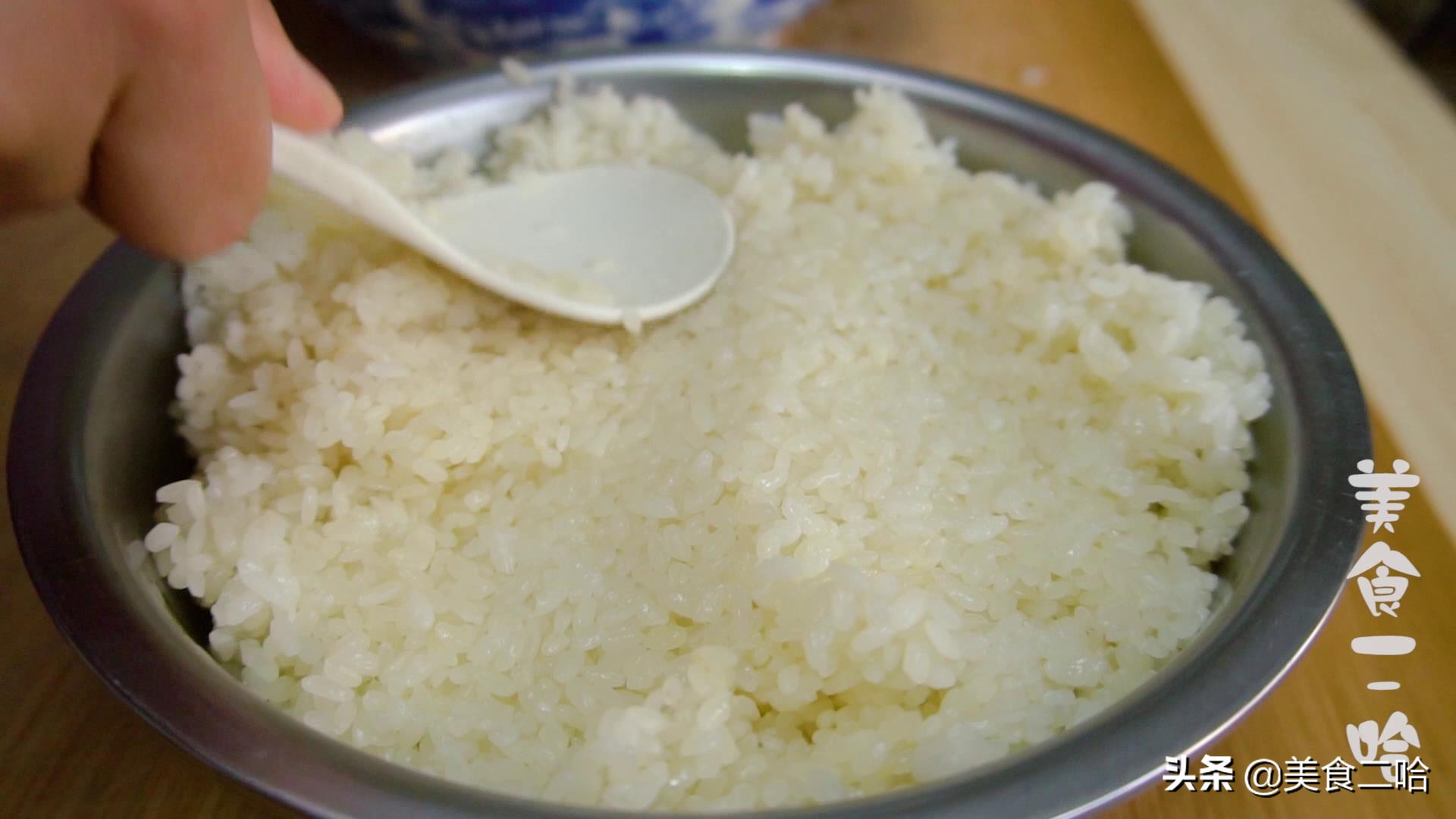 用电饭煲蒸咸糯米干饭怎么弄好吃,在家自己怎样蒸糯米糕