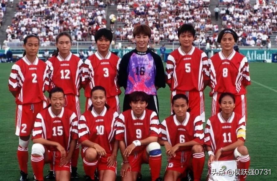 别忘了,曾经的你也饱含热泪为她们高歌铿锵玫瑰……