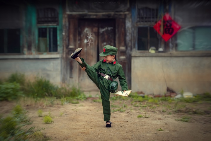奶爸给娃拍照,6岁儿童芳华照