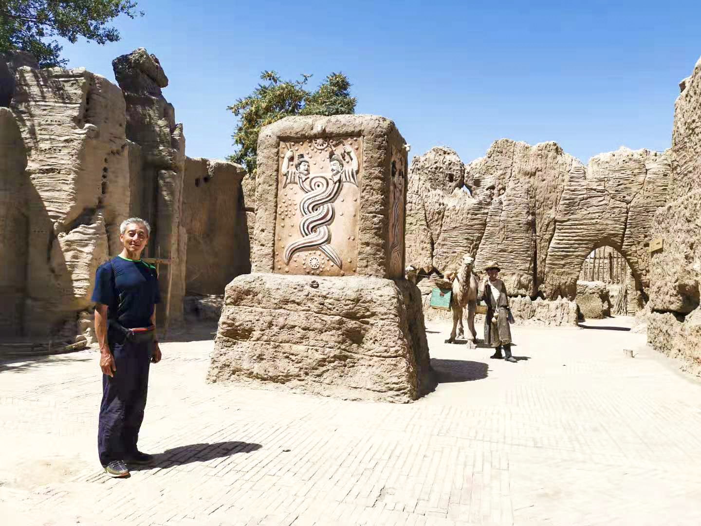 66岁退休老人独自游*疆新**54天，300元游走吐鲁番的现代与古代