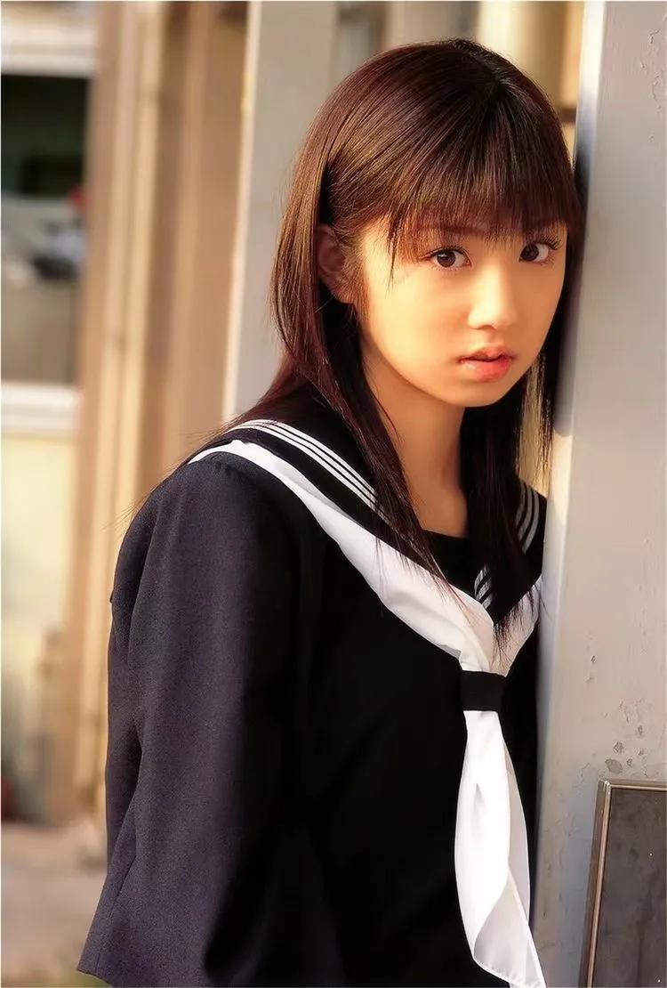 小仓优子晒素颜照被粉丝赞少女感十足，原来真的有逆生长哦