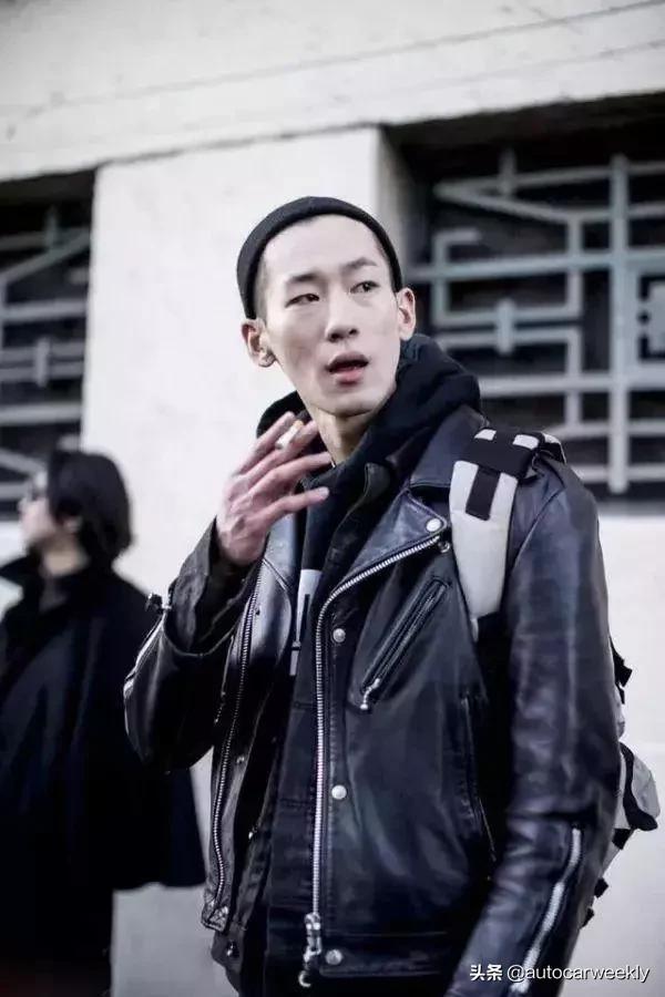 卫衣紧身怎么穿,卫衣装法