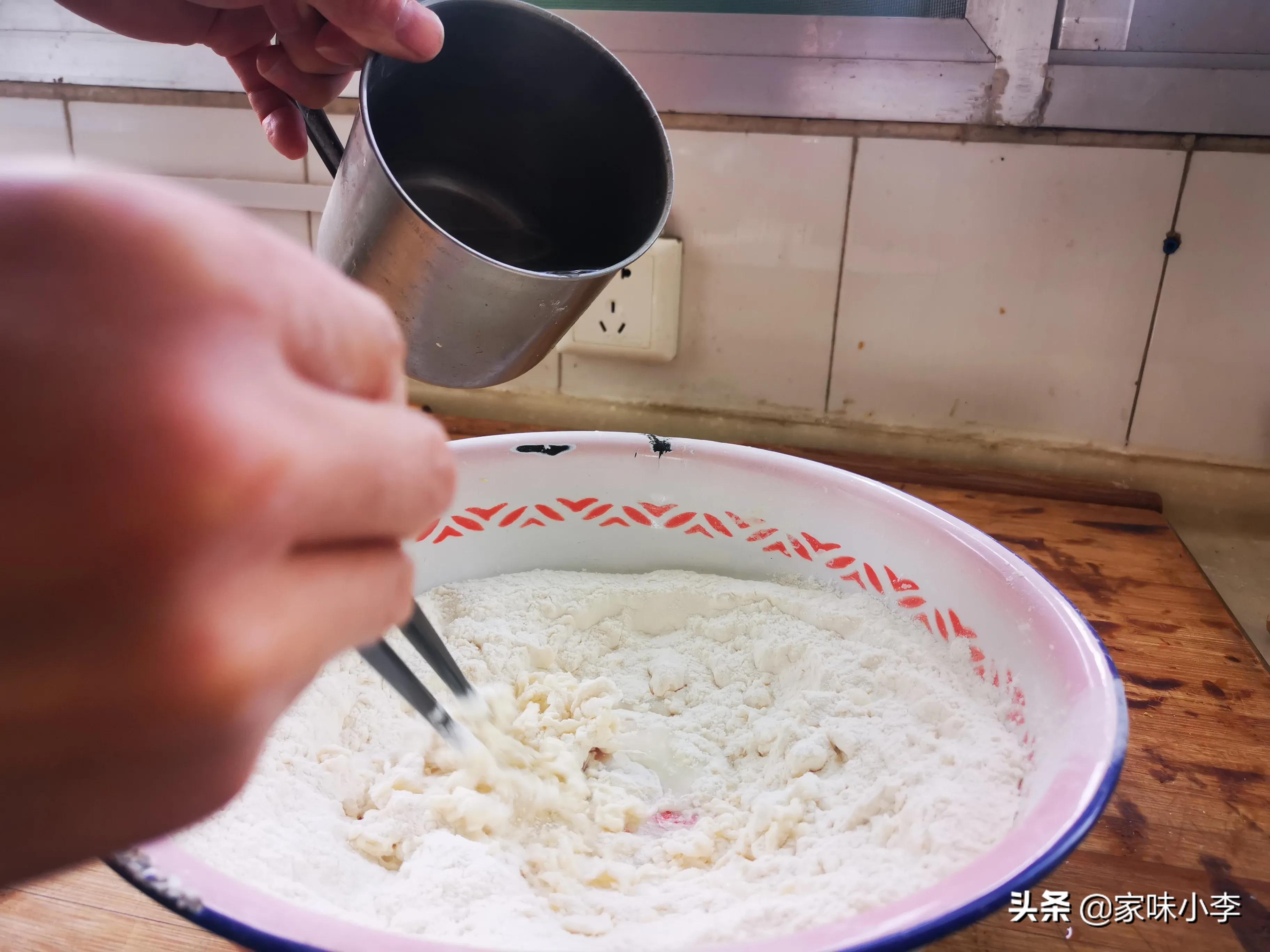 蒸饺用热水还是冷水和面,蒸饺和面用冷水还是热水