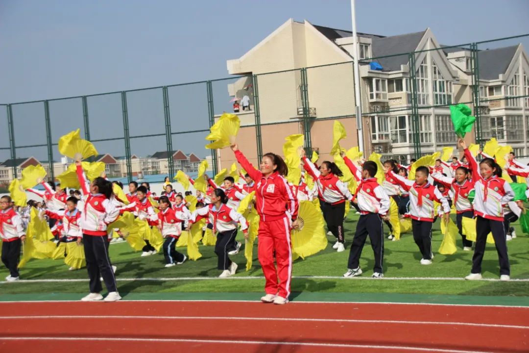 建*党**百年喜迎国庆——西安经开第二小学队列队形广播*比操**赛