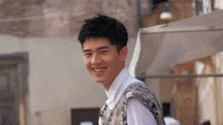 刘雯演绎 TODS 2019秋冬系列、李宇春携手4年GUCCI 、阿玛尼好香