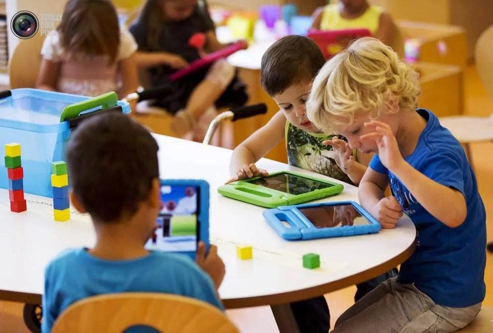 小霸王消失，好记星落灰，谁能“取悦”10后？