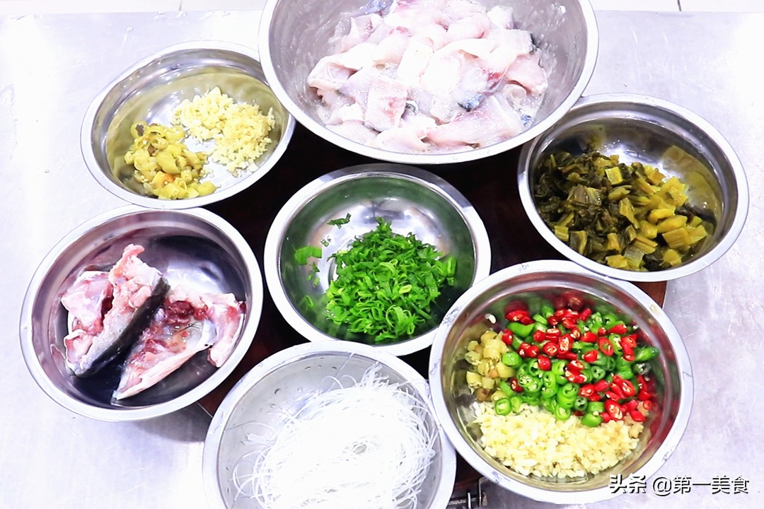 酸菜鱼的酸菜怎么做才很脆,做酸菜鱼要不要将酸菜煮一会捞起