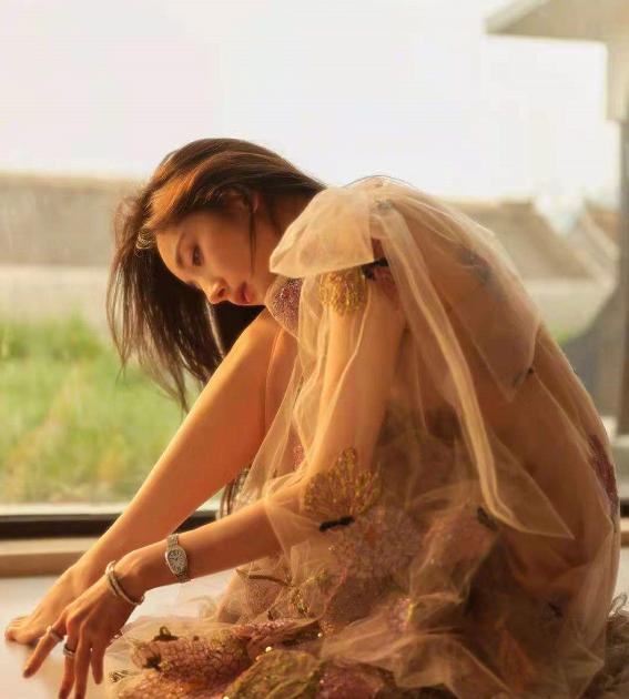 杨幂时尚大片大秀好身材,杨幂时尚大片秀长腿