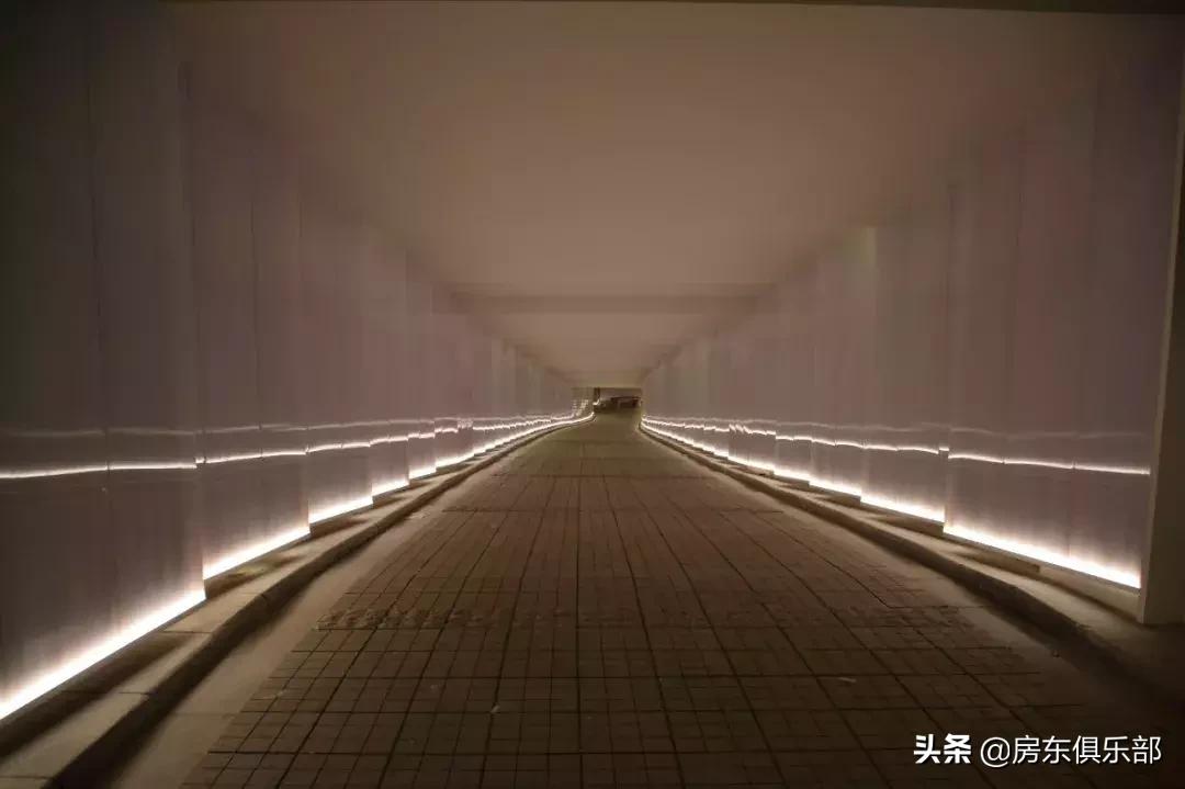 为什么郑州近期商场人这么少,郑州商场为什么这么冷清