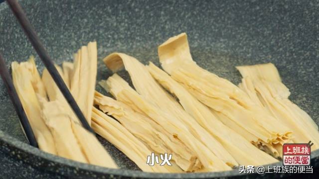 学做简单又好吃的辣条,自制辣条味道好极了你们想吃吗