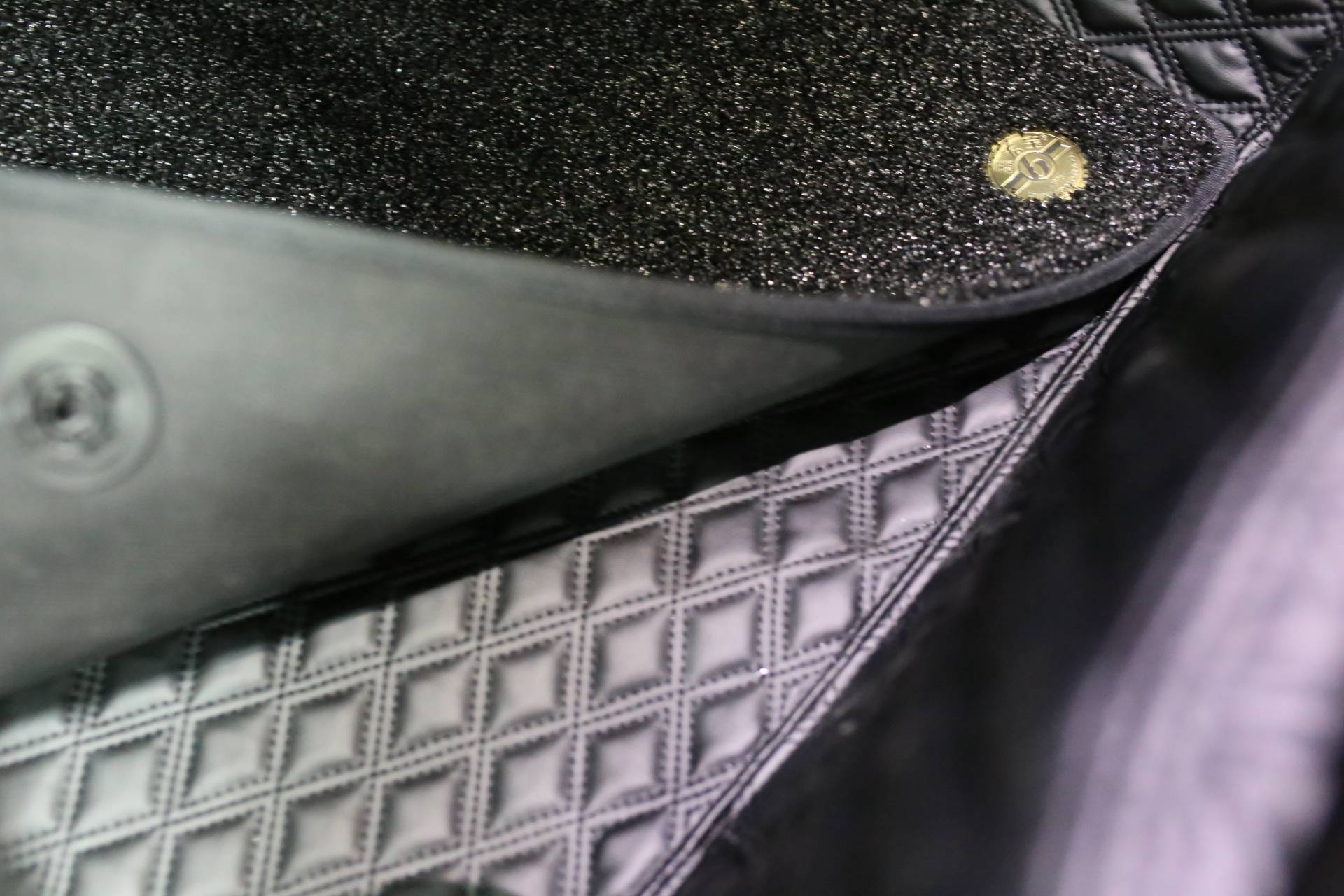 21款奥迪a6l加装座椅加热,23款奥迪a6l防踢垫