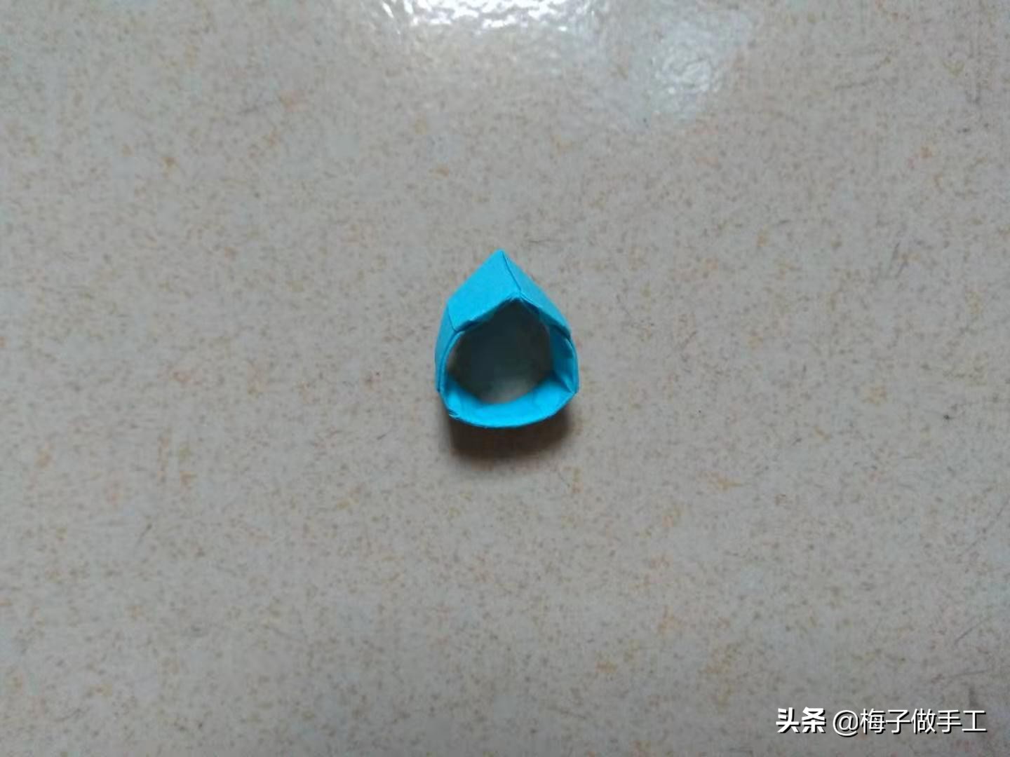 简单的折爱心戒指方法,用纸折爱心戒指和正方形的盒子