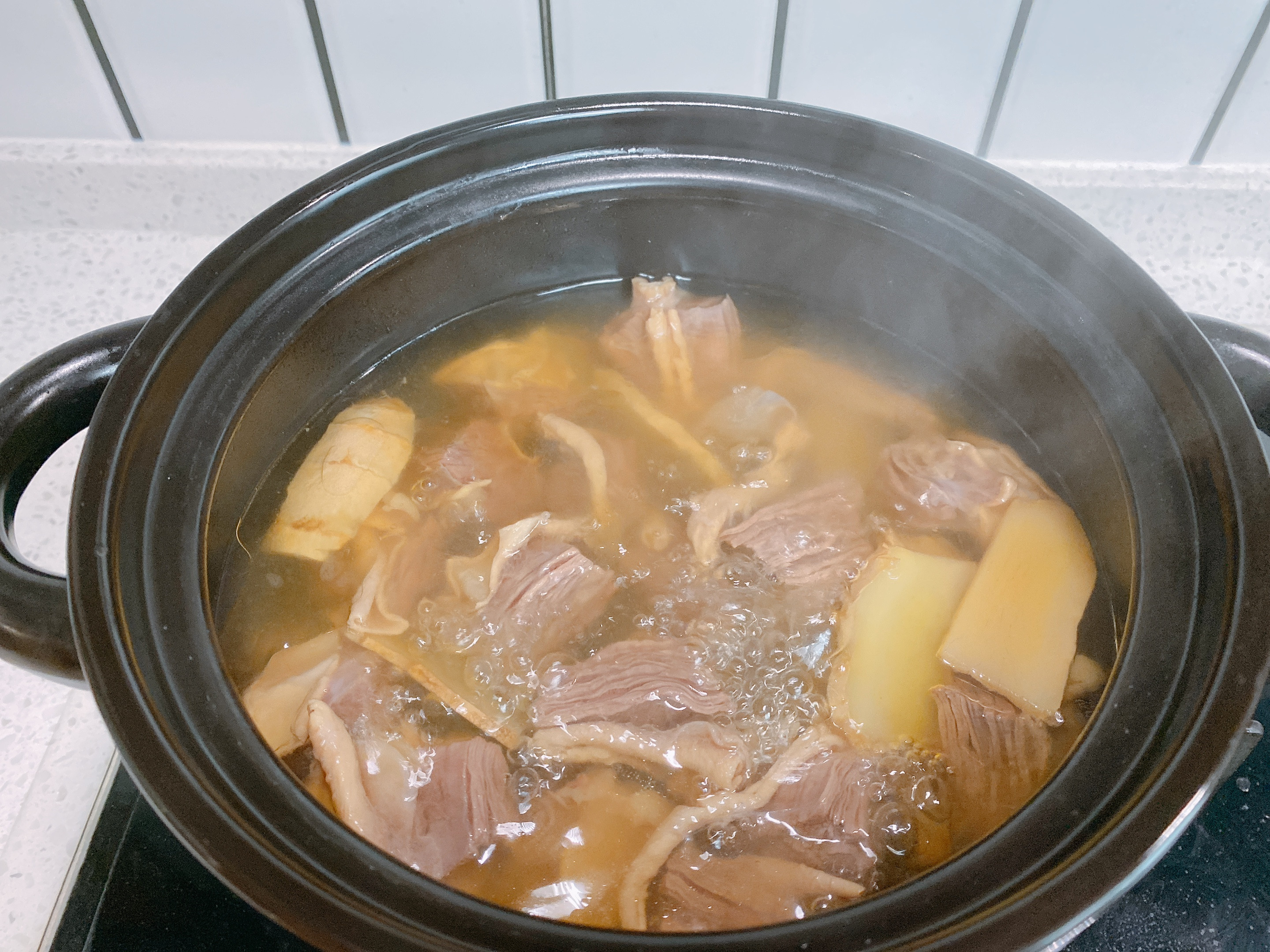 清炖牛肉怎样做到汤清淡肉入味,清炖牛肉汤怎么炖好吃又烂