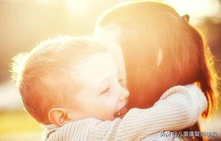 宝宝粘人的妙招,宝宝太黏人怎么办育儿视频