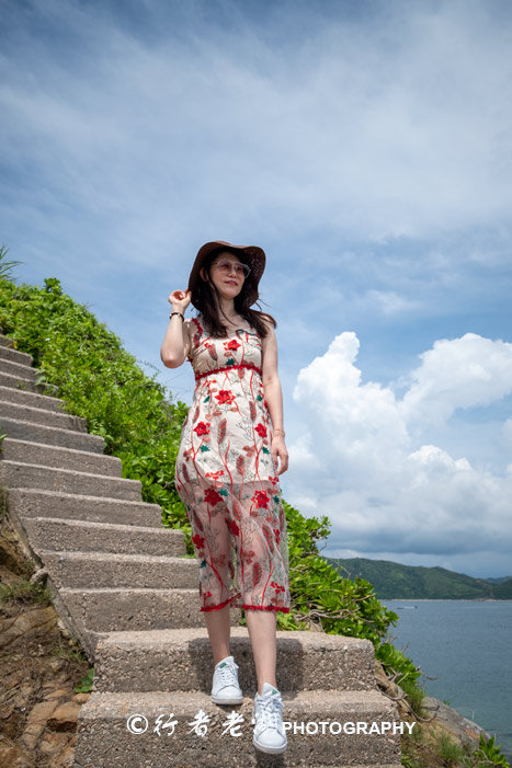 这个荒岛超多海胆和鲍鱼，但不能抓只能看，登岛还必须入境香港