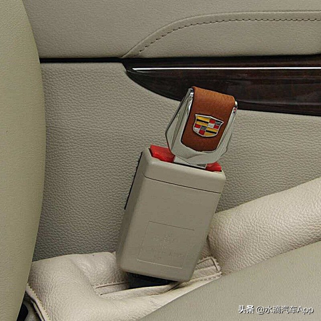 汽车放置装饰品隐患,车上放装饰品摆件有什么危险