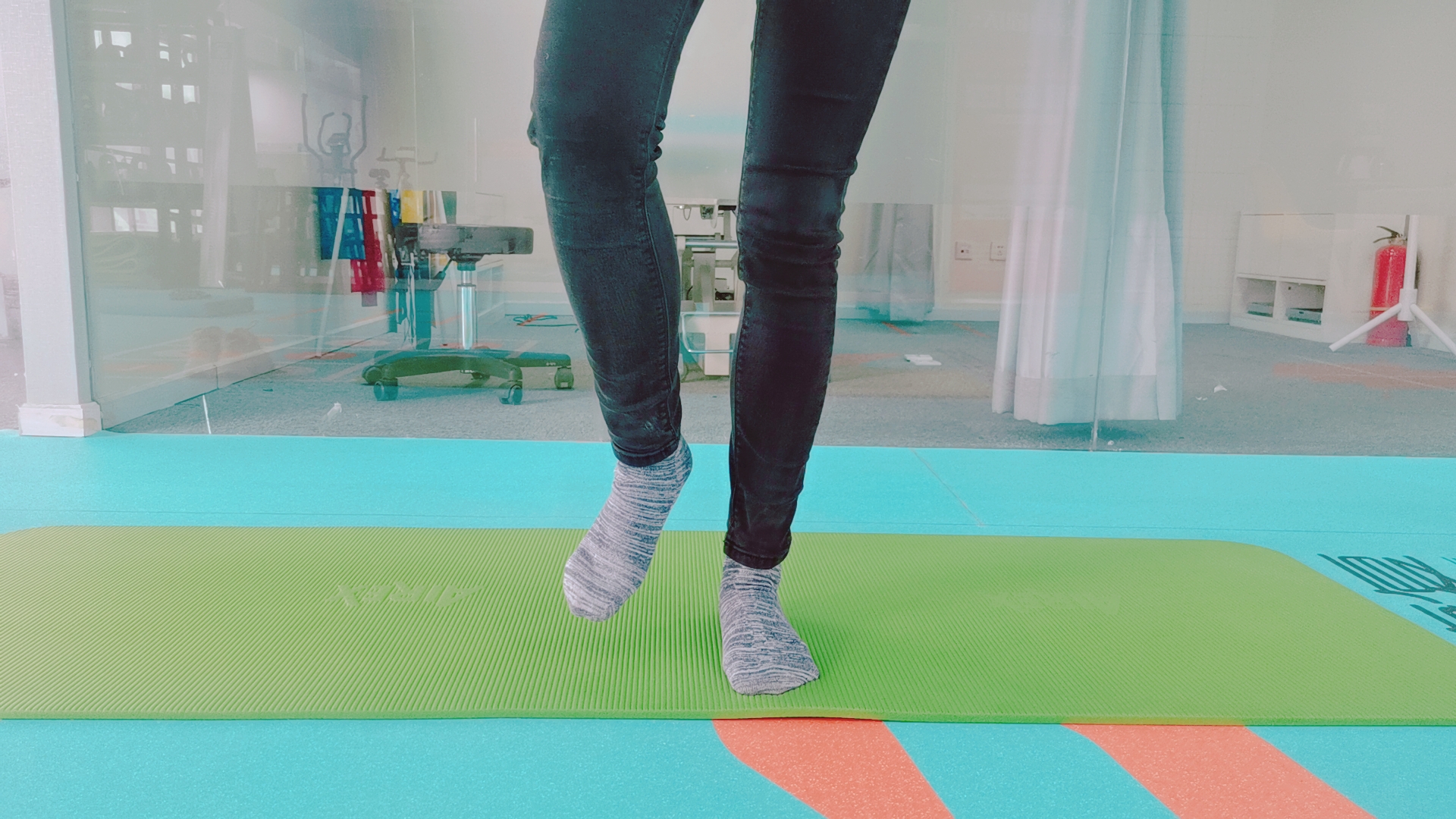 踝关节扭伤陈年旧伤如何康复,踝关节扭伤后下楼梯怎么康复