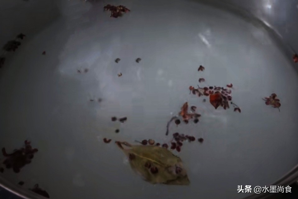 端午咸鸭蛋腌制方法,腌咸鸭蛋老方子方法简单一看就会